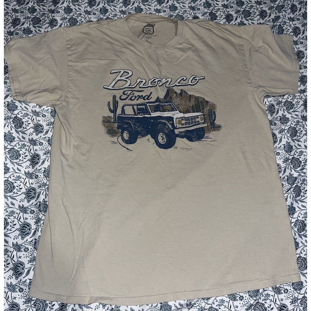 Ford Bronco T-Shirt Size Large/ 100% Cotton